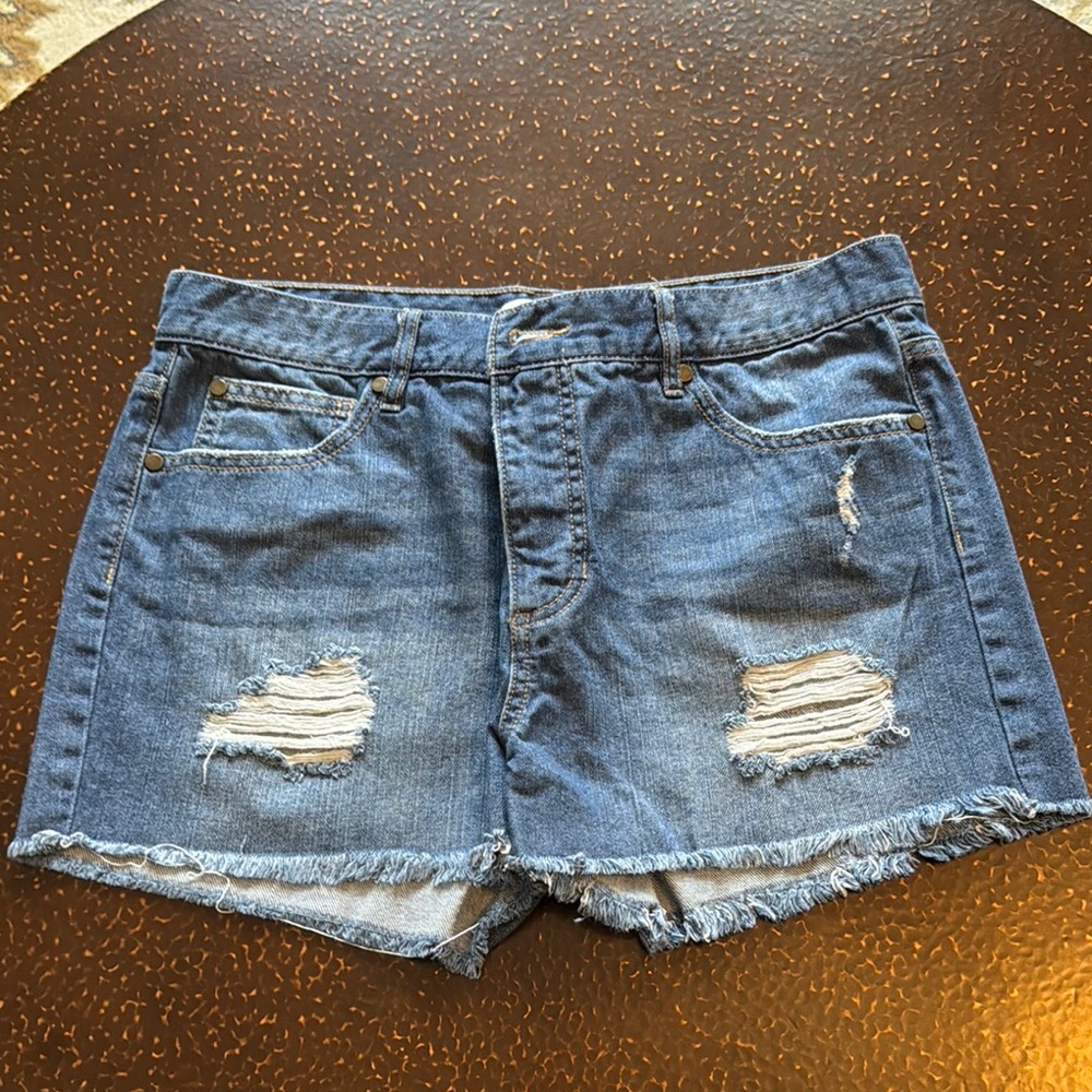 Trendy Frayed Hem Blue Jean Shorts